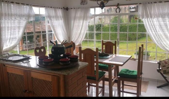 Casa Das Glicinias Perto Do Centro Villa Monte Verde  Eksteriør bilde